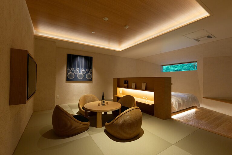 酒の宿 玉城屋［新潟／松之山温泉］露天風呂付和洋室「椿」。