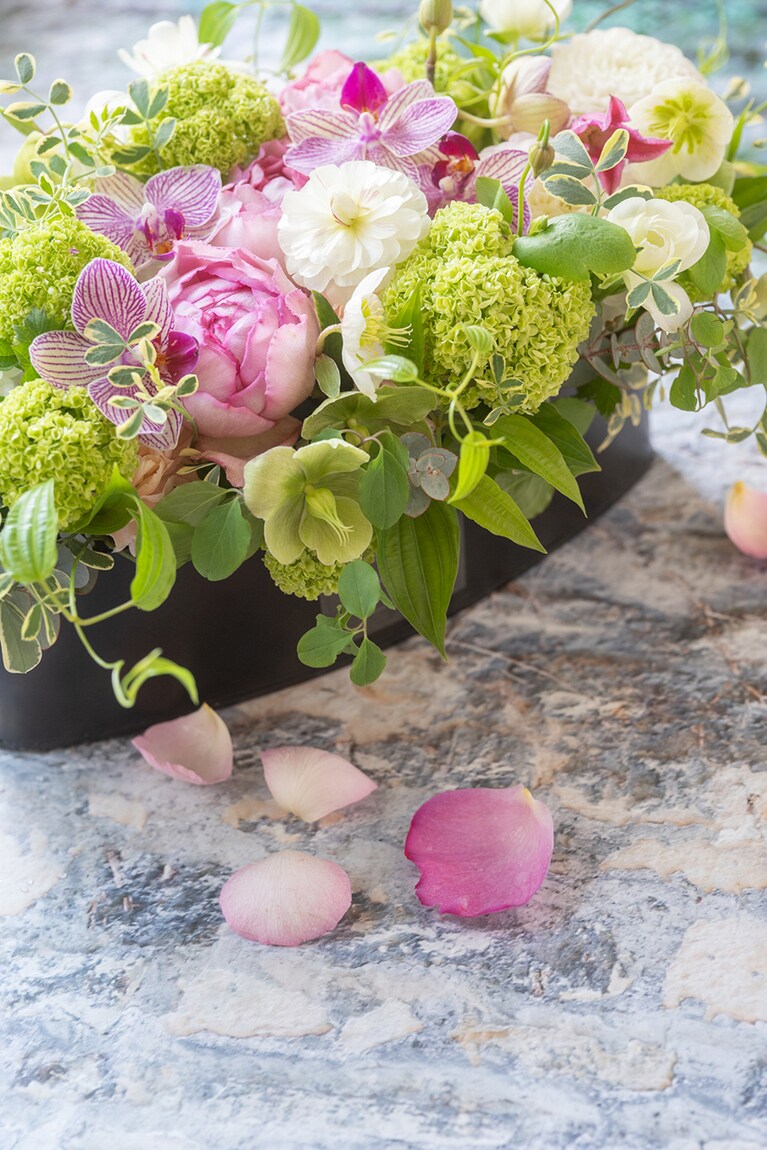 オーバルロースタイル Thanks Mother's day アレンジメント2023  11,000円。