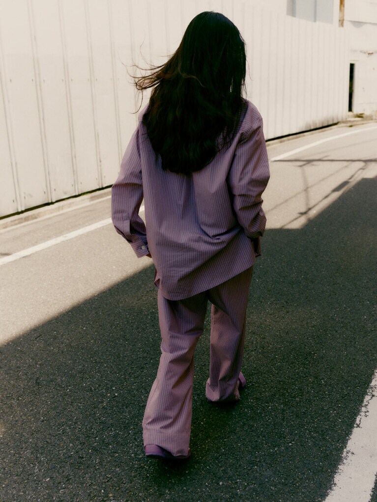 シャツ50600円、パンツ27,500円。