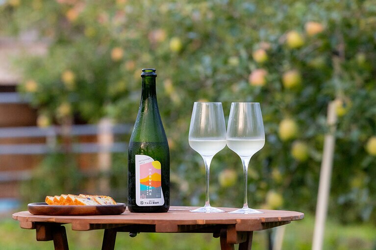 地元醸造所のシードルも楽しめる（別料金）。