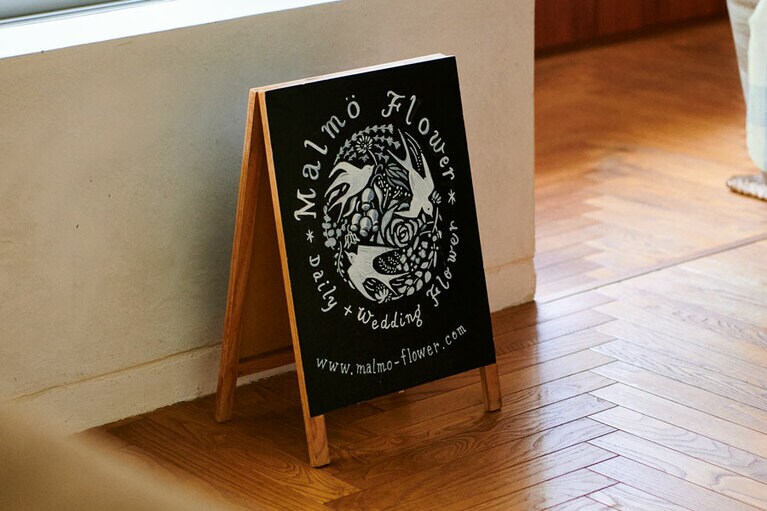 ポップアップショップやファーマーズマーケット出店時の目印となる「Malmö」の看板。