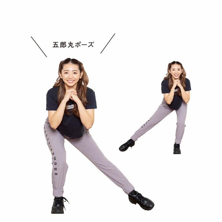 (9) 両手をあごの下で組み、少し屈んだ状態で、左足を真横に出して中央に戻す。お尻を突き出して、背中はまっすぐ。8回行ったら、足を一度戻して、逆も同様に。最後は左右交互に8回。