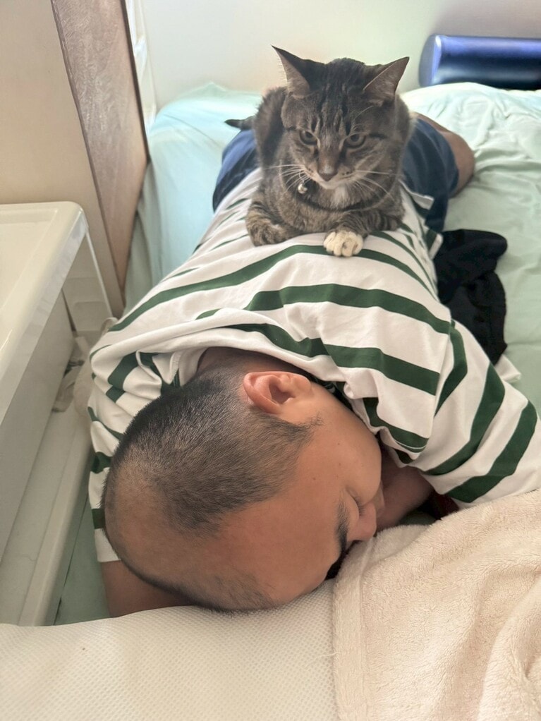 きしたかの・高野さんと愛猫・ごま吉。