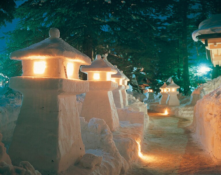 【山形県】上杉雪灯篭まつり。