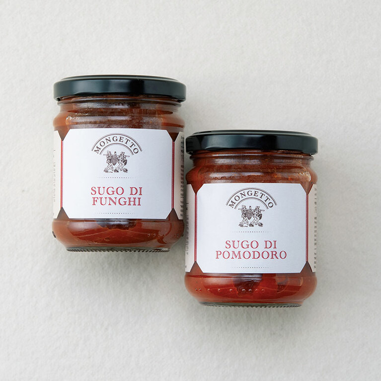 左から：ポルチーニトマトソース 850円、トマトソース 780円／ノンナアンドシディ