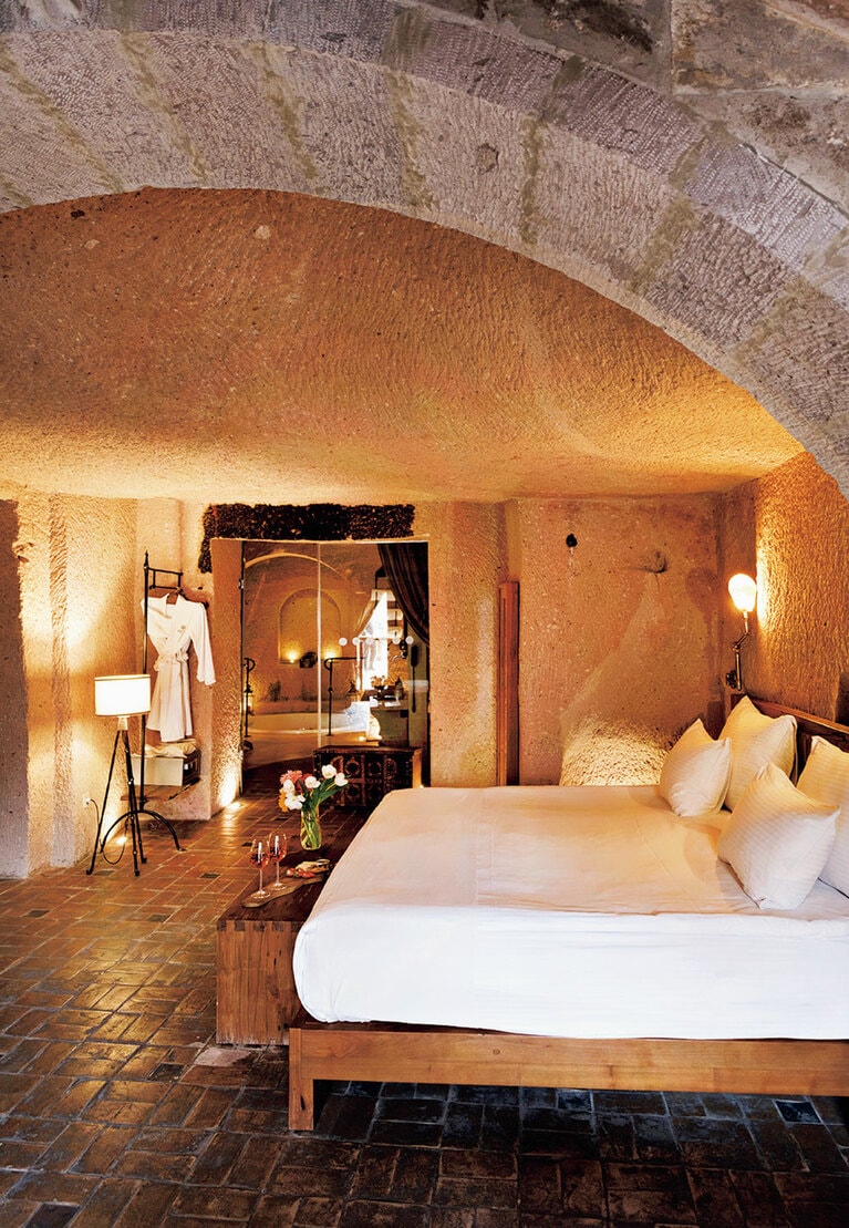 それぞれ造りが異なる客室は古い建築構造を復元。