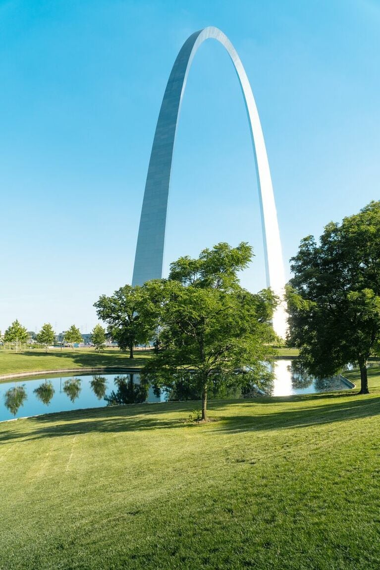 ミシシッピ川に臨むブルースとジャズの街、セントルイス。川辺には西部開拓の象徴「ゲートウェイ・アーチ」が。 Photo：Missouri Division of Tourism