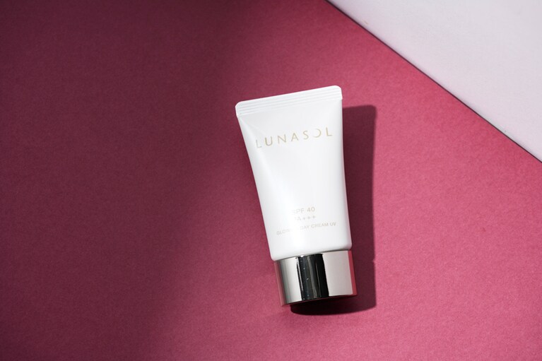 独自開発のラメラ乳化技術で、肌を紫外線から守りながら、みずみずしい潤いが持続。ルナソル グロウイングデイクリームUV 40g SPF40・PA+++ 4,950円／カネボウ化粧品
