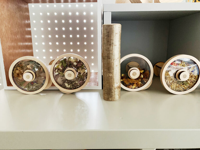 リトアニアのナチュラルな万華鏡 各3,200円。