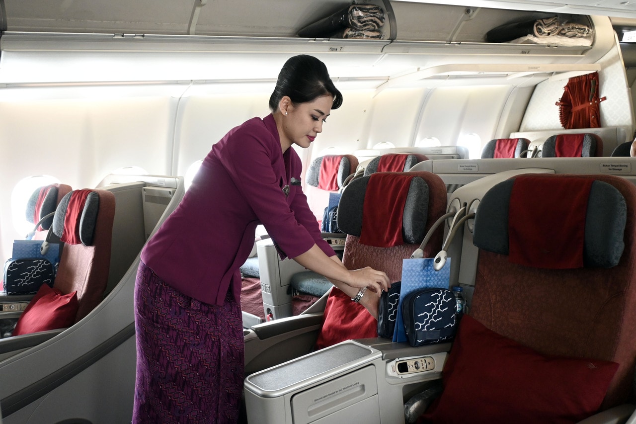 制服には“かぐわしい命の輝き”という意味をもつ伝統的なバティックのモチーフが採用されています。