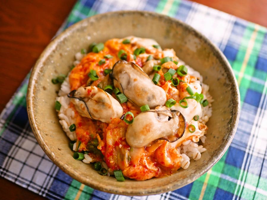 牡蠣キムチ玉子丼。