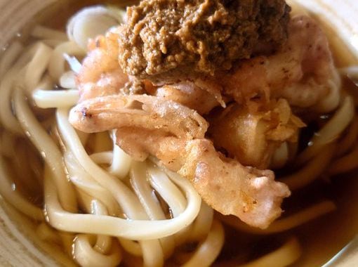 「イカワタG」と「イカゲソ天そば」（籾山店主撮影）