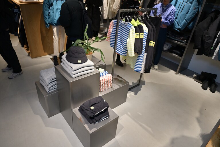 ヘリーハンセン×アニエスベー。