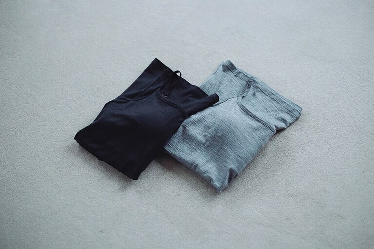 キャミソールは2色展開。