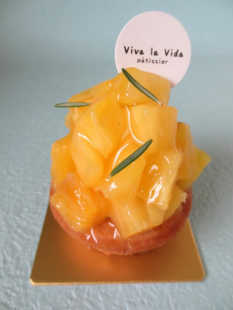 「タルト オ フリュイ」450円。