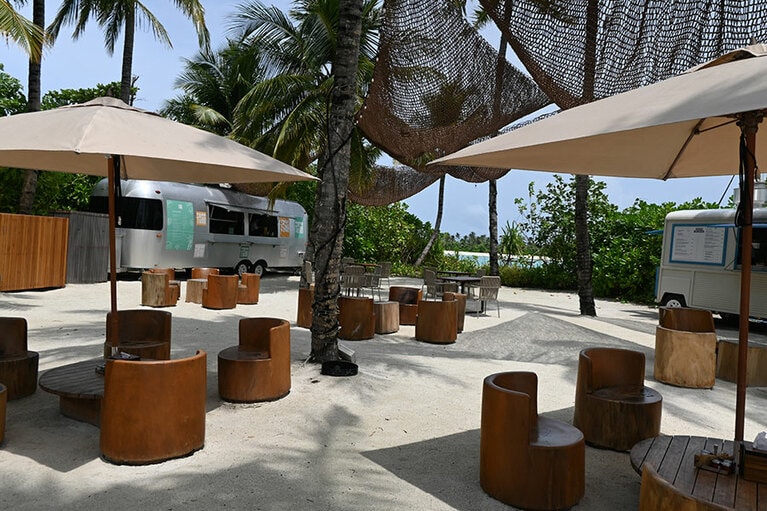 ファリマリーナビレッジにはそれぞれのリゾートが出店している、フードトラックのエリアも。