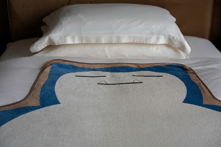 カビゴンのタオルケット。