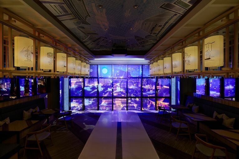 「OMOベース」の天井には、浅草観光では絶対に外すことができないスポットを描いた天井画が新登場。