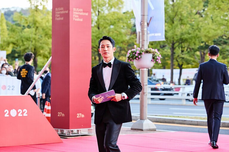 映画以外の作品を表彰するアジア・コンテンツ・アワードではキム・セヨンとともに司会を担当。何でも出来ちゃうのは、マルチな天才だったご先祖譲りかも。 ©BIFF