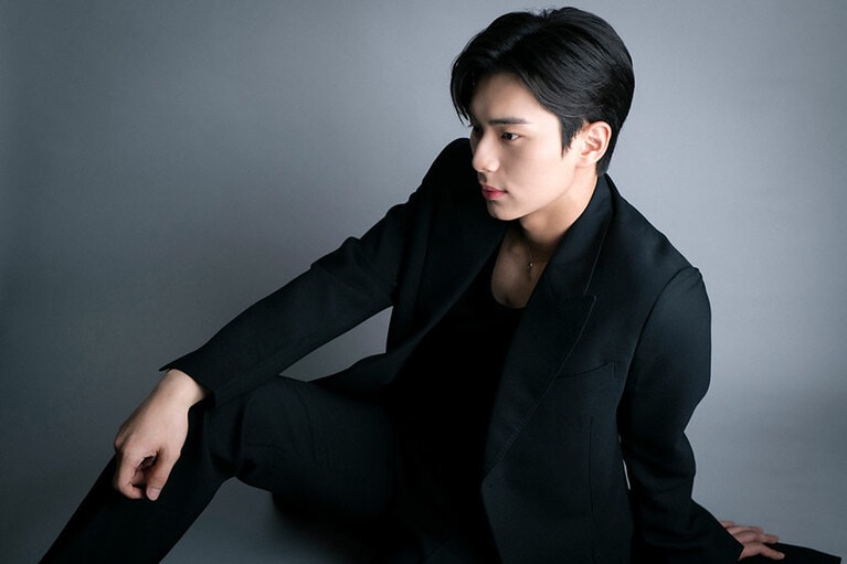 今後配信されるドラマ『ヒエラルキー』では、ついに主演の座を射止めた。