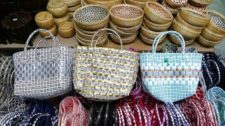 【高建桶店(カオチエントンティエン)】カゴバッグ 110元／個(約400円)。旅の戦利品を詰めこんで帰国する際も活躍しそう。