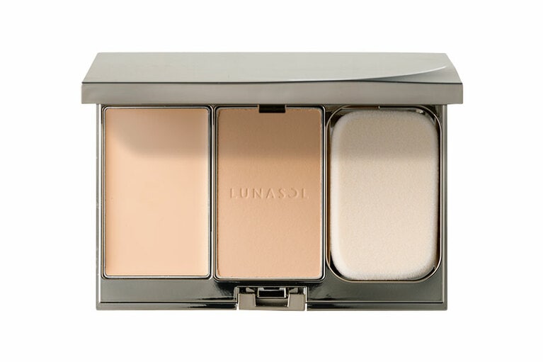 グロウイングヴェールフィニッシュ プライマー SPF32・PA+++ 全1種、パウダー 全4色 6,500円(セット価格)／カネボウ化粧品