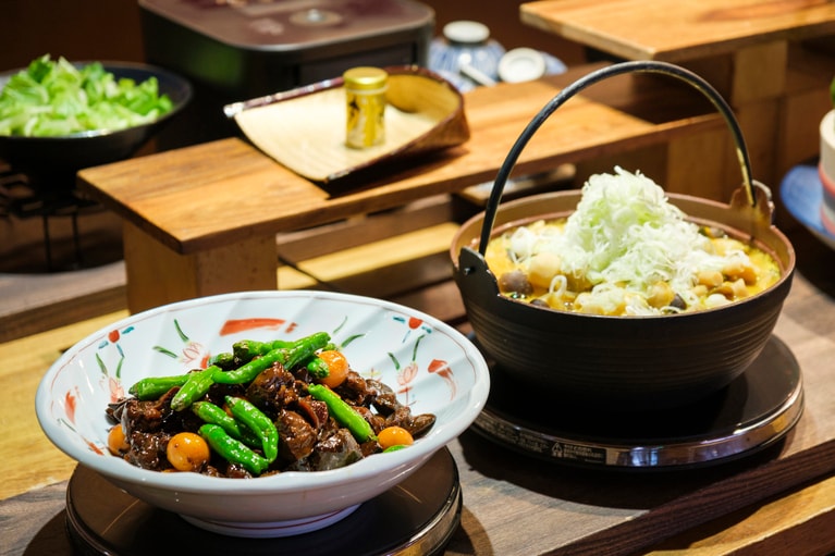 鶏のモツ煮にキンカン（卵）入り。がぼちゃのほうとうがお腹にやさしい。