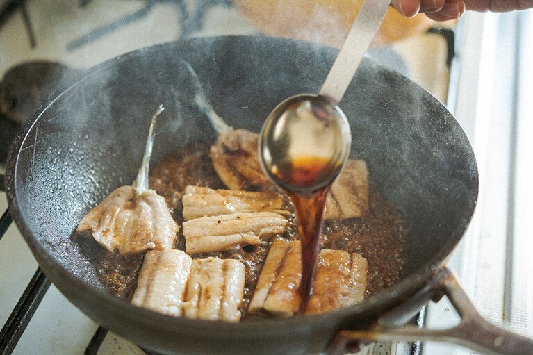 フライパンに油をひき、弱めの中火で両面を焼く。