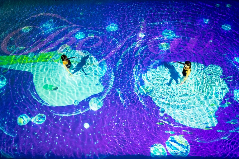 開放感のあるガーデンプール。