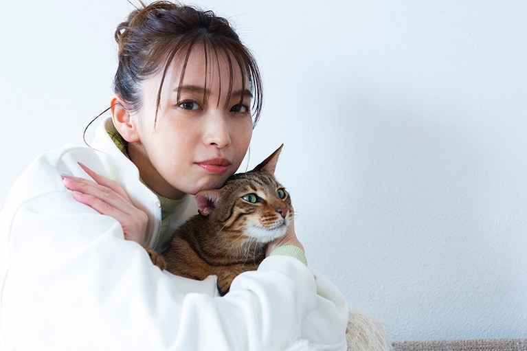 ご自宅には２匹の猫に加えフクロウ、実家には犬も！ 動物への愛は深い