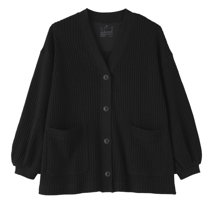 婦人　ざっくり編んだ　長袖カーディガン　3,990円。