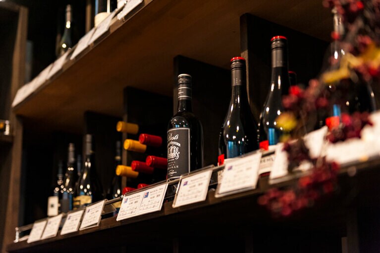 店の奥でワインのボトル販売も。