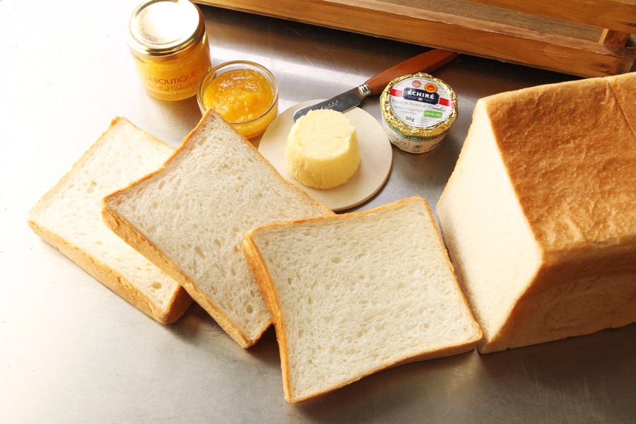 独創的でありながらフランスの伝統に基づいたお菓子とパンを販売するラ ブティック ドゥ ジョエル･ロブション。