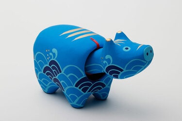 福島県の伝統工芸品】 ニューエイジの赤べこたちも？ 幸運を運ぶ牛「赤