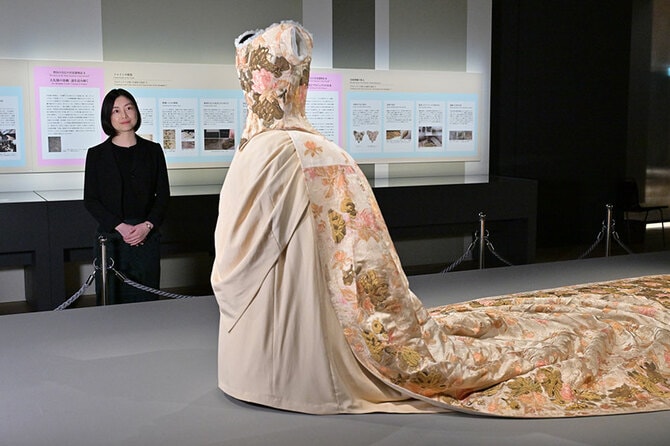 2ページ目)昭憲皇太后の大礼服が展示される またとない機会