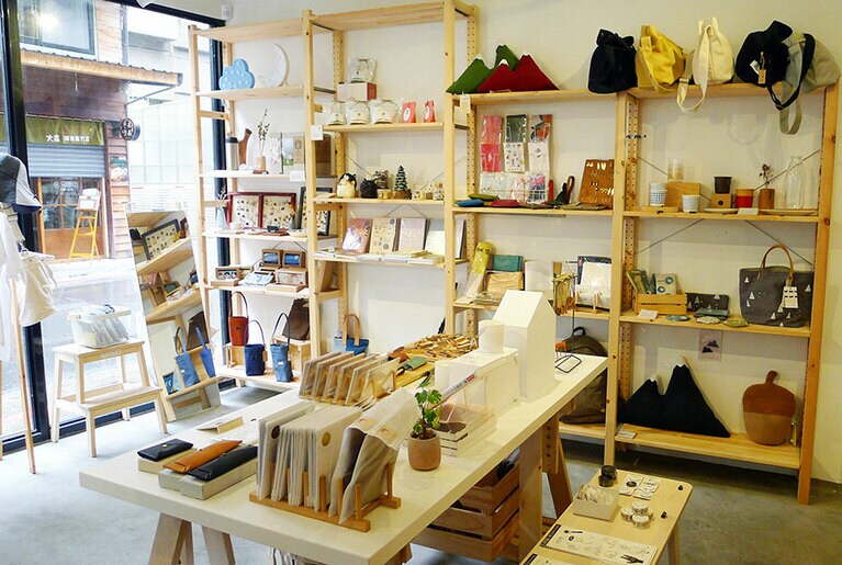 見た目だけでなく、使い勝手の良い商品が多いのも魅力。また、質やデザインの割に値段も手ごろ。