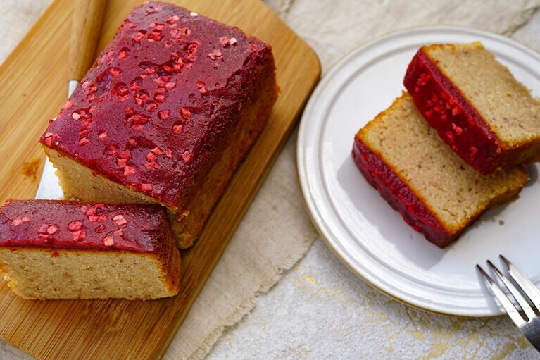 成城石井自家製 苺づくしのしっとりパウンドケーキ　 1 本 1,070 円