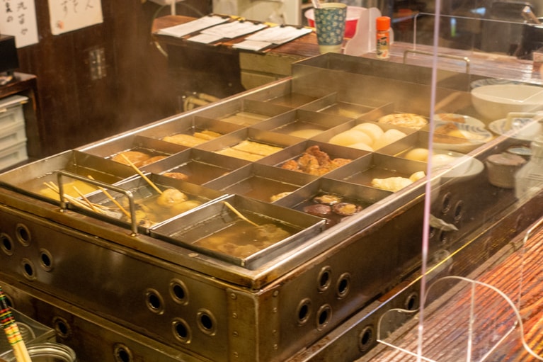 おでん鍋からゆらゆらと立ち上る湯気がたまりません。