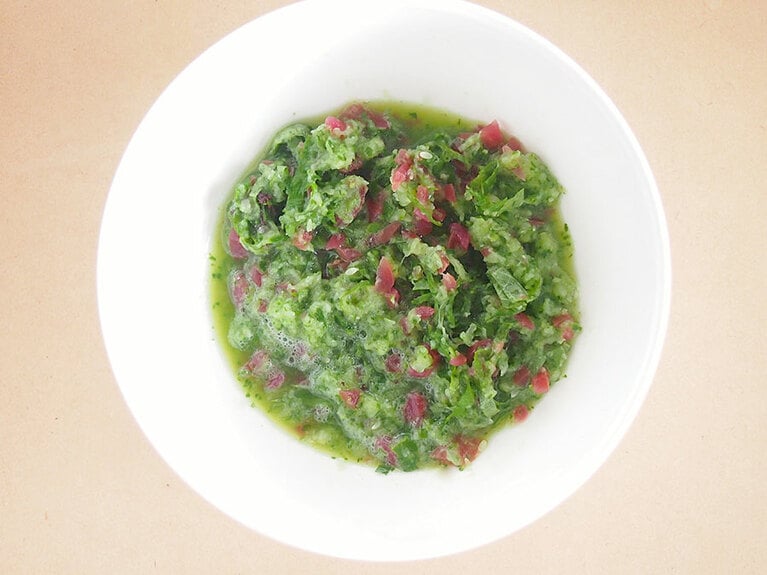 (3) (2)に、(1)の食材、米酢を入れて混ぜます。