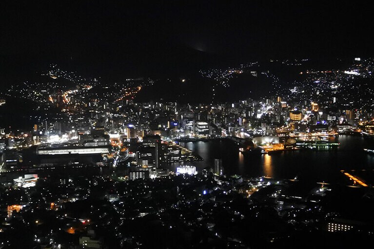 世界新三大夜景の長崎。稲佐山から長崎港を見下ろして。