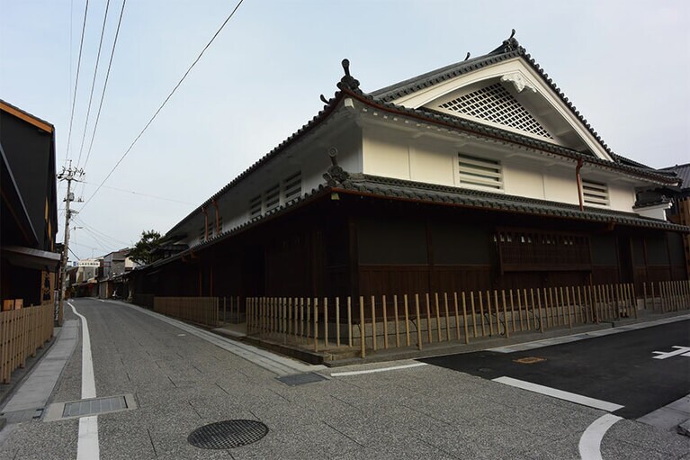 築140年以上の旧堀内邸を丁寧に改装し、ゼッカー氏が思い描く旅館に。