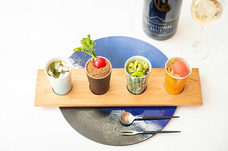 一品目の「自然」。甲州市塩山にある「機山洋酒」の「キザン・スパークリング・トラディショナル・ブリュットとあわせて。