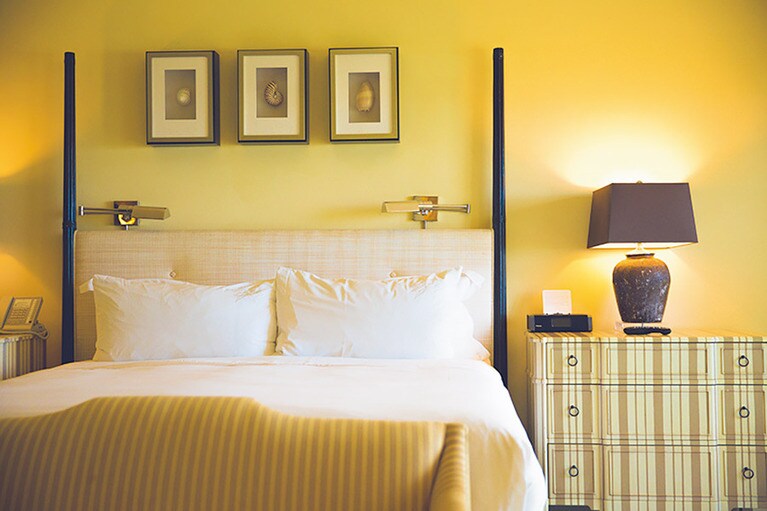 部屋はカハラシックと呼ばれるアイボリーカラー。