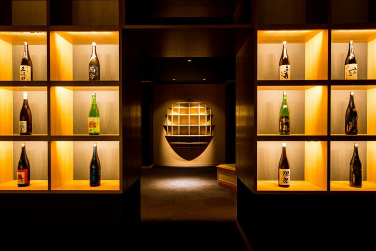 「お酒との出合い」をテーマにしたSAKEラウンジ。