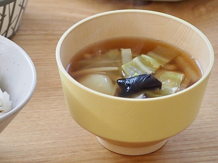 じゃがいもがやわらかくなったら、味噌を溶き入れて完成。