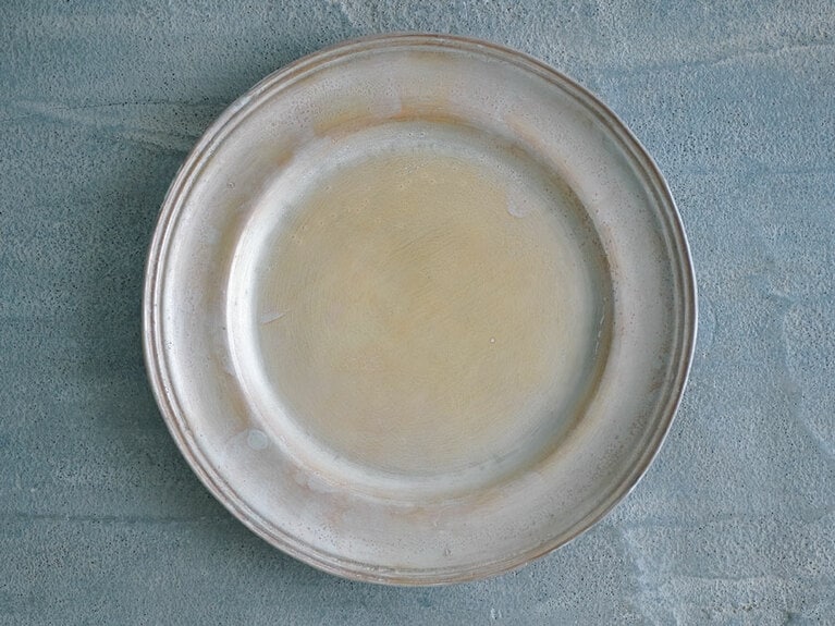 9.5寸皿 直径28×2cm 22,000円／千鳥 UTSUWA GALLERY