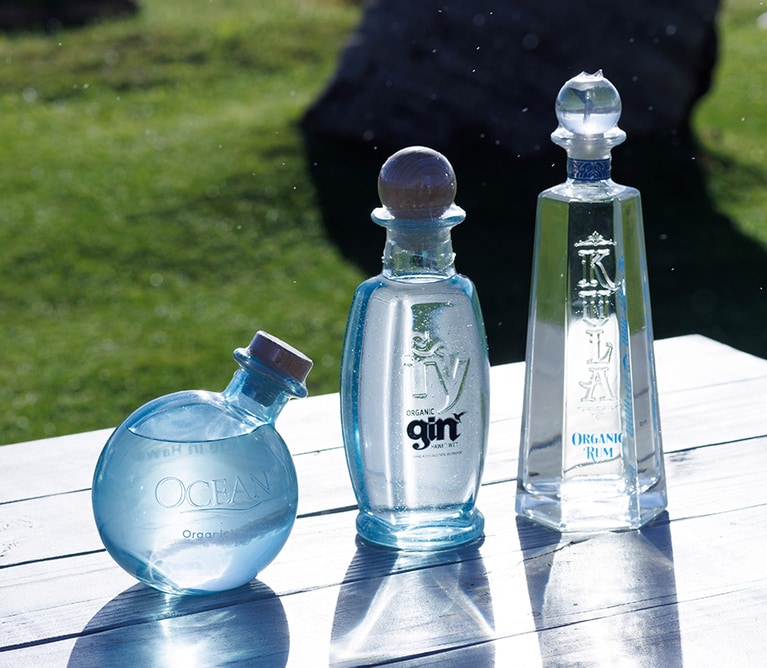 左から、ウォッカ 29.99ドル、ジン 34.99ドル、ラム 24.99ドル(各750mL)。