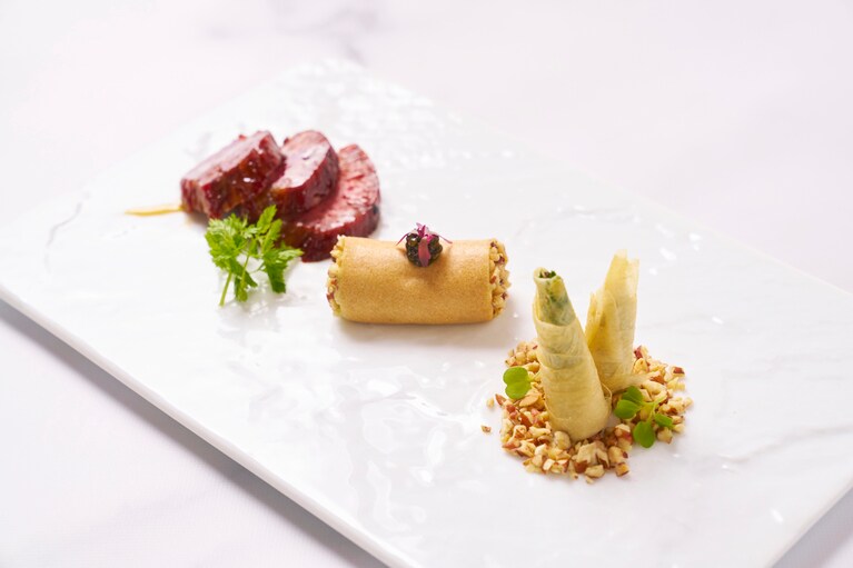 ディナーコースの前菜はジャンシェフが手がける。