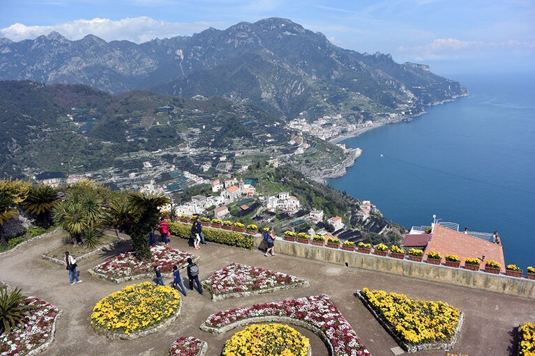 入り組んだ海岸線を見下ろすラヴェッロ。芸術家に愛された小さな町です。