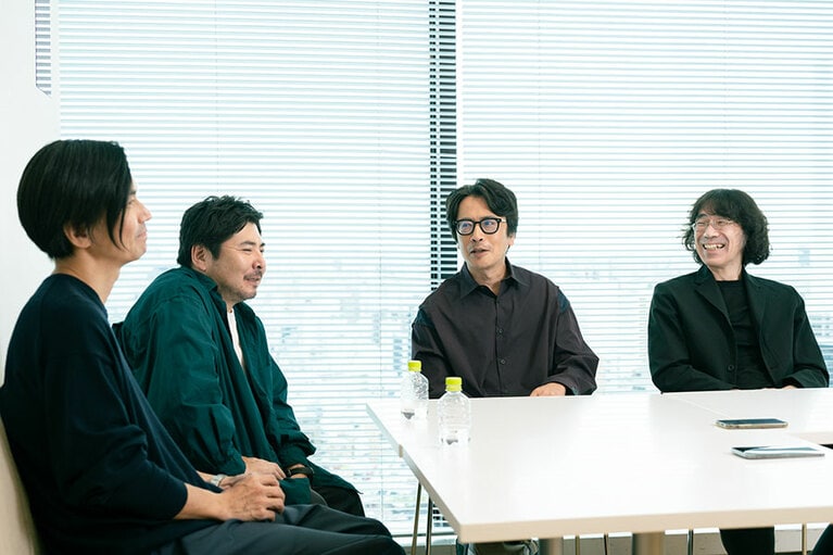 撮影後久しぶりの再会となった4人。